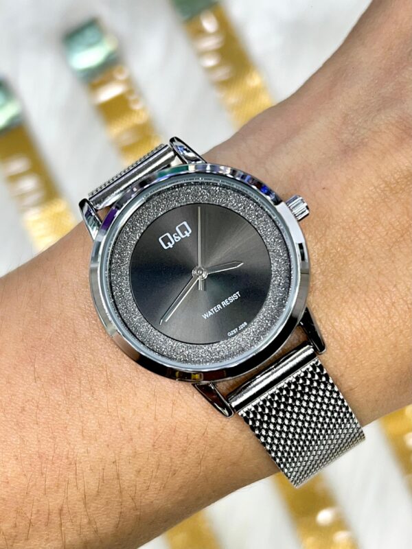 Reloj Q&Q mujer 2025