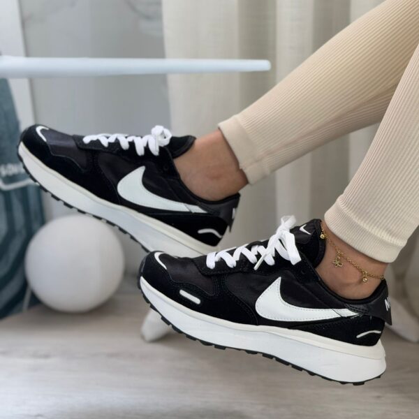 nike wafle sneakers