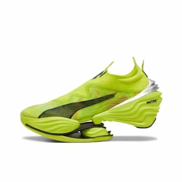 pma fast R8 nitro sneakers